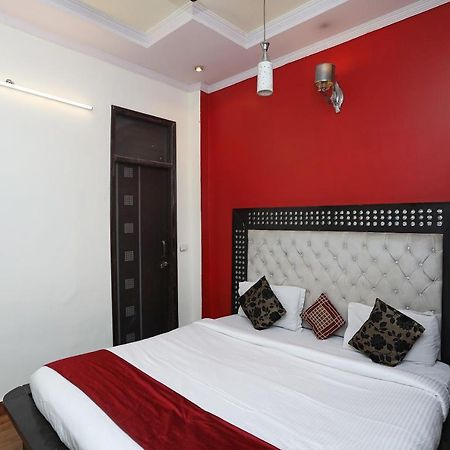 Oyo Stay The Castle Near M2K Cinemas Rohini New Delhi Eksteriør billede