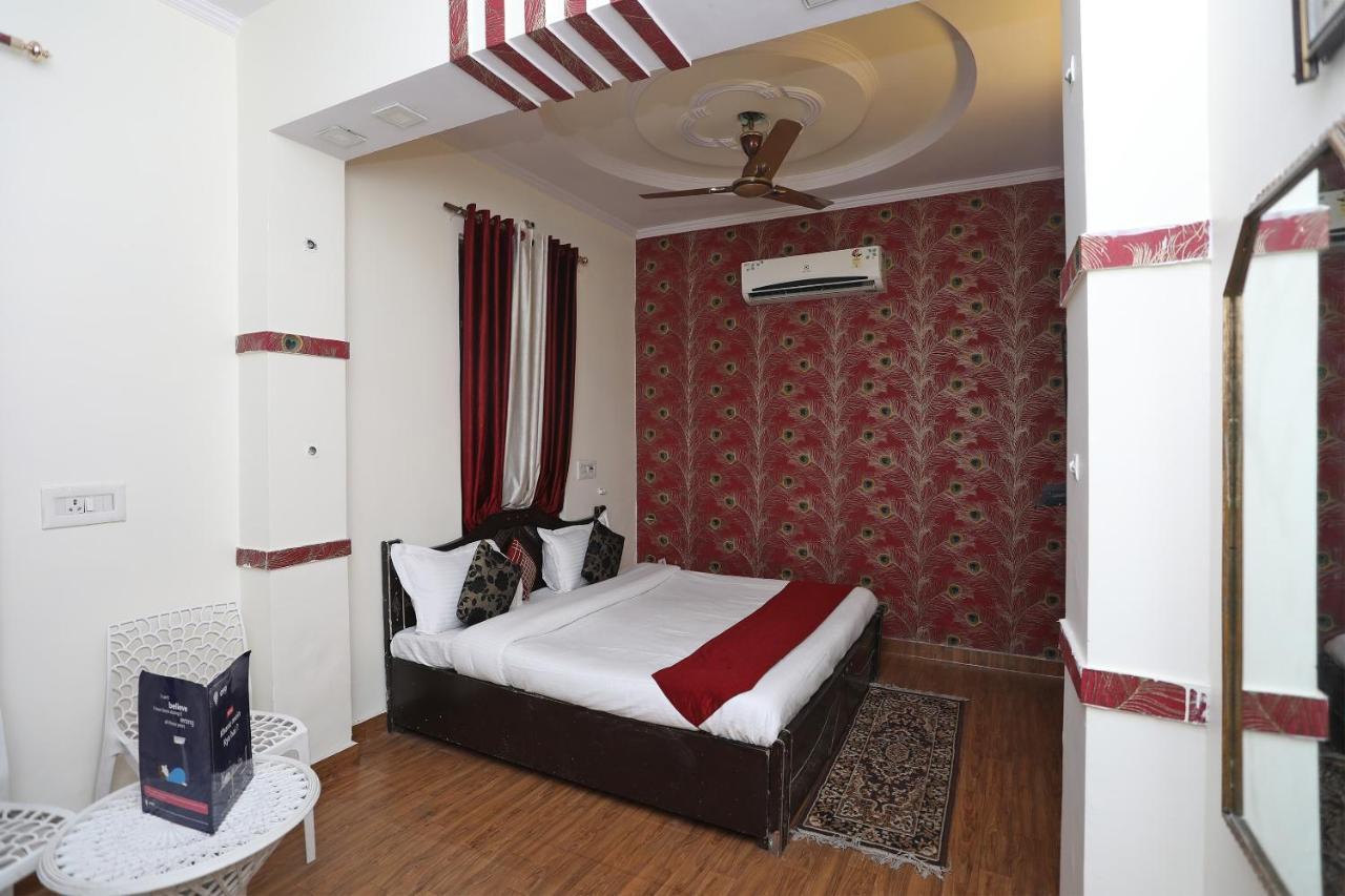 Oyo Stay The Castle Near M2K Cinemas Rohini New Delhi Eksteriør billede